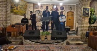 خبر دوم: تجلیل از اساتید و هنرمندان اصیل اقوام ایرانی توسط ریاست اتحادیه جهانی اقوام ایرانی وسایر مسولین و همراهان درپایتخت به میزبانی سفره خانه سنتی آذری برگزار شد.