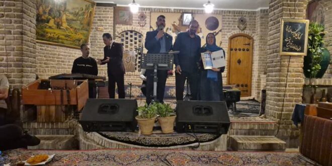 خبر دوم: تجلیل از اساتید و هنرمندان اصیل اقوام ایرانی توسط ریاست اتحادیه جهانی اقوام ایرانی وسایر مسولین و همراهان درپایتخت به میزبانی سفره خانه سنتی آذری برگزار شد.