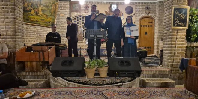 تجلیل از اساتید و هنرمندان اصیل اقوام ایرانی توسط ریاست اتحادیه جهانی اقوام ایرانی وسایر مسولین و همراهان درپایتخت به میزبانی سفره خانه سنتی آذری برگزار شد